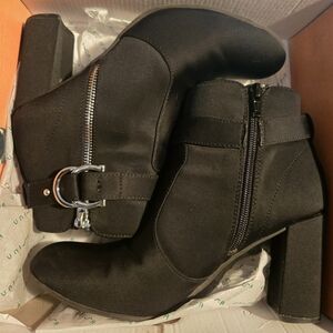 UNISA Unrayfi-SS Black Booties Block Heel Size 8